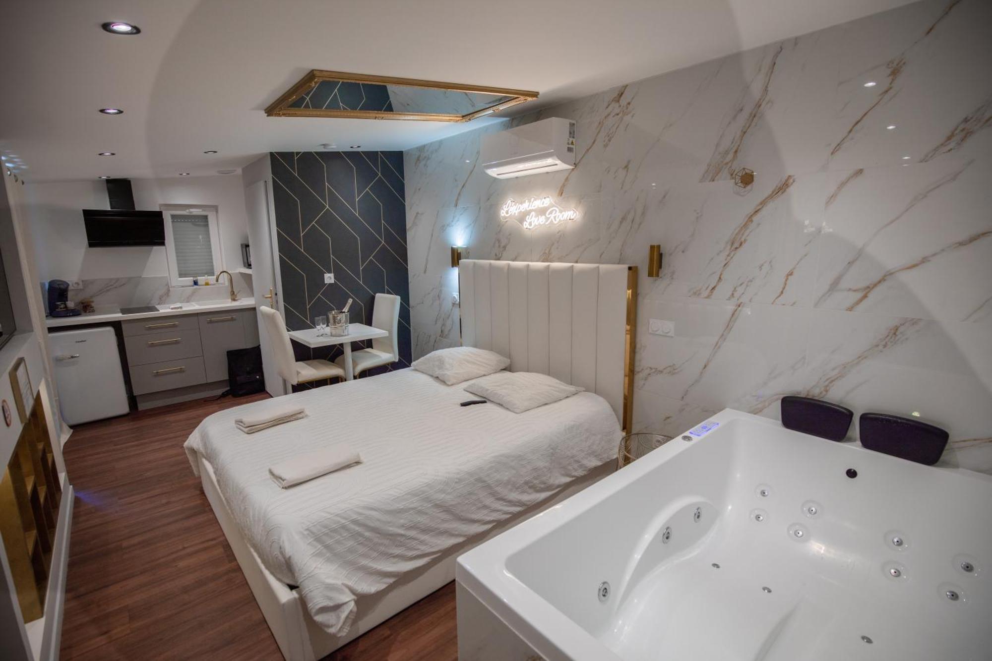 L'Experience Love Room Saint-Jean-Bonnefonds Exterior foto