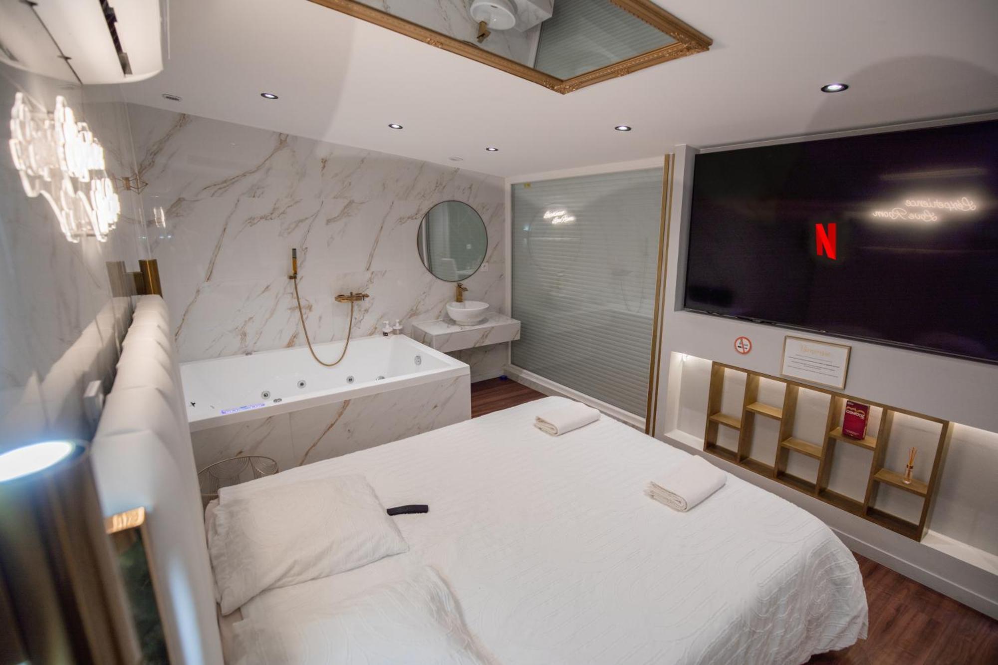 L'Experience Love Room Saint-Jean-Bonnefonds Exterior foto